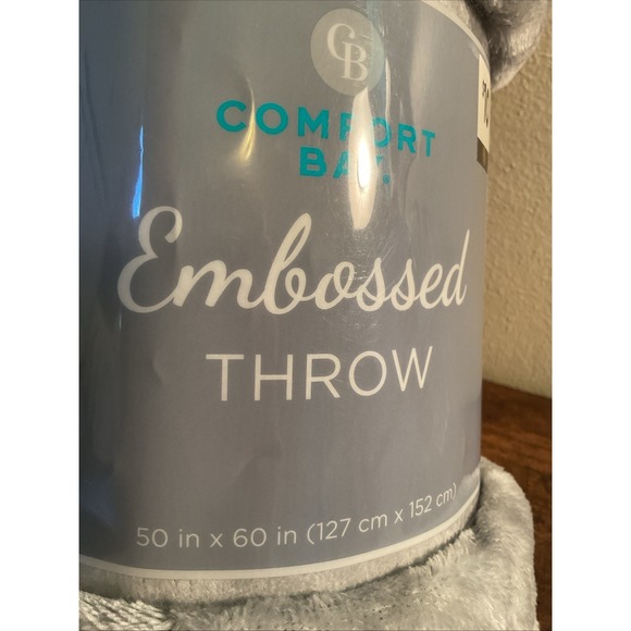 New Comfort Bay Embossed Throw 50"x 60" Design Gray - Picture 2 of 4